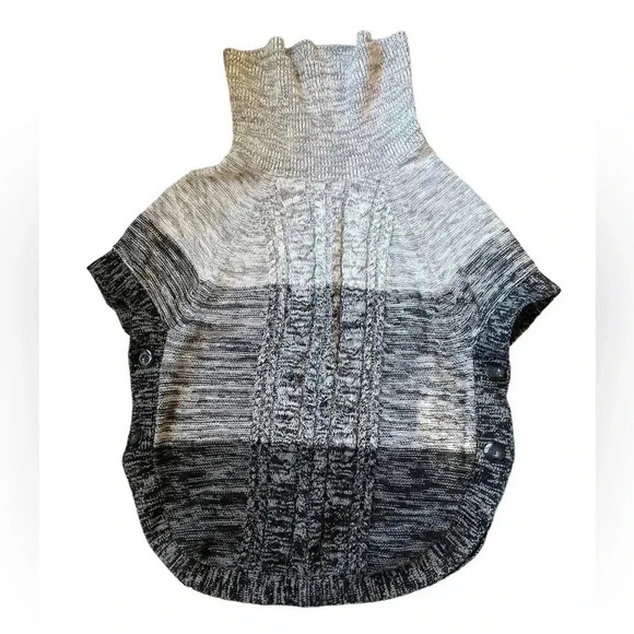 Maternity Women’s Small OLD NAVY Gray Short-Sleeve Knit Pull-Over Top - Picture 2 of 13